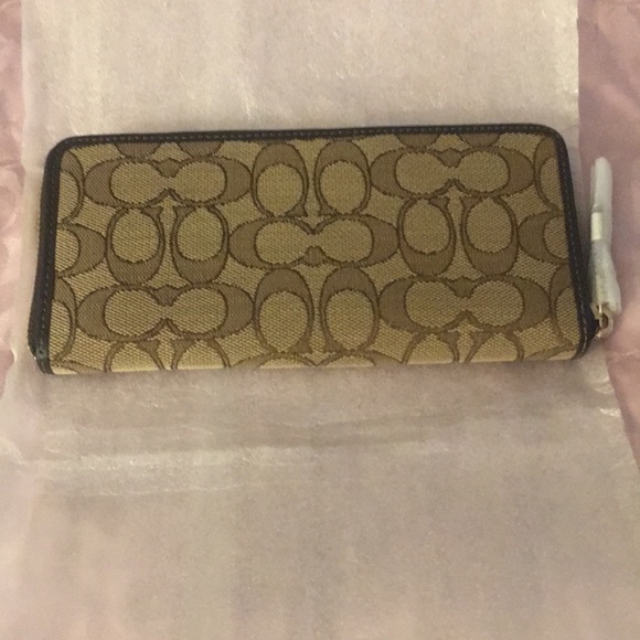 Coach Wallet - Picture 4 of 5